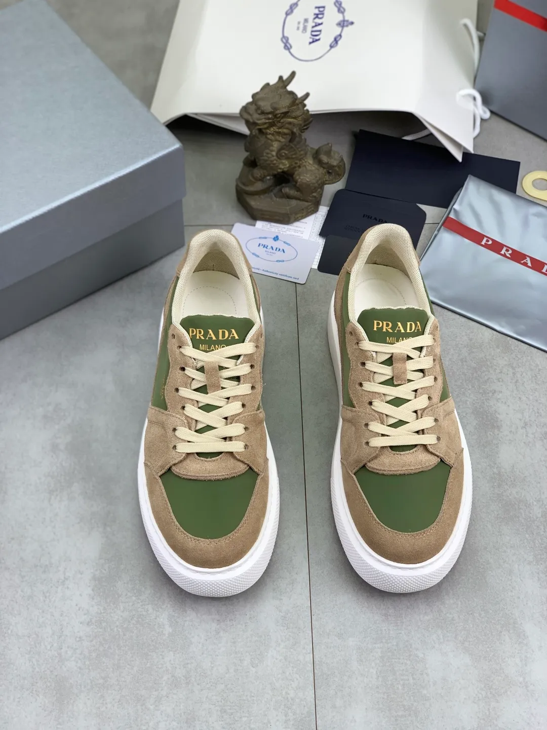 Men's men's shoes P560 💰【New style】Top quality, new popular models on the official website, which will never go out of style for a century, 🆘 The trendy brand (Prada) mainly promotes popular models, avant-garde and versatile fashionable men's shoes, privately molded, with cowhide splicing and 1:1 oil edge treatment... fashionable and simple, original imported cowhide with python skin, cowhide leather lining for feet; the atmosphere and personality are more fashionable, eye-catching and pursuing class. It will subvert the old idea and be a must-have for fashionistas who want to spend time with you! Must keep it! High-end comfortable and low-cost, high-end quality workmanship. Size: 38-45 4️⃣ colors available. full package